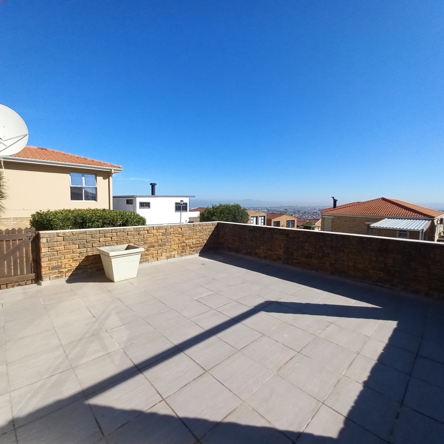 To Let 3 Bedroom Property for Rent in Mountainside Western Cape